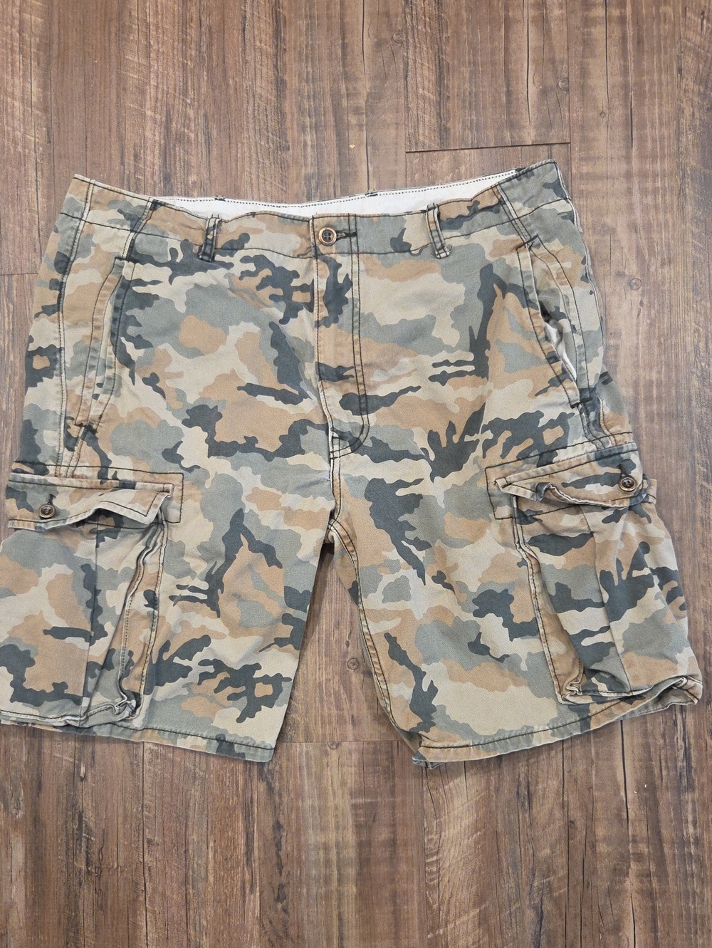 Levi's Men's Camo Cargo Shorts in Green and Brown